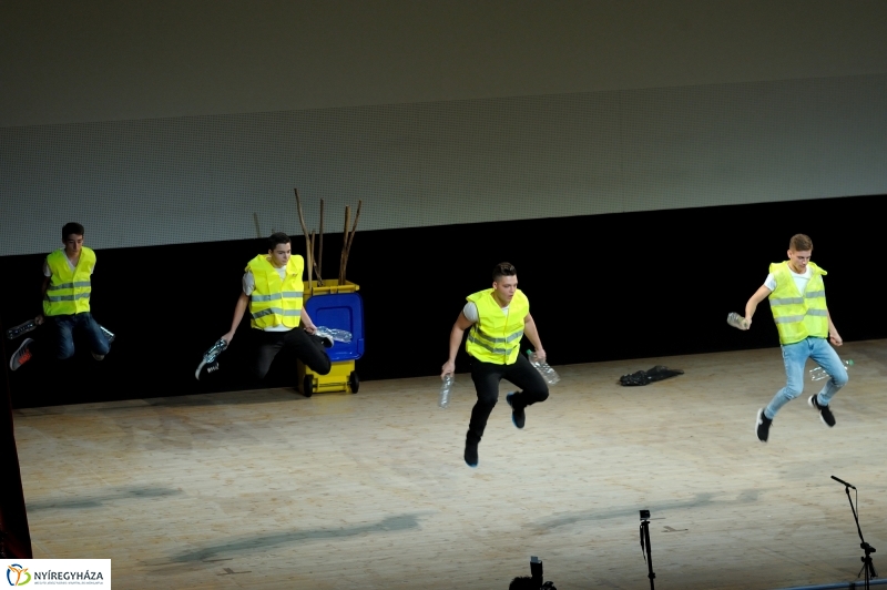 Az Eötvös József Gyakorló Általános Iskola és Gimnázium szalagavató műsora