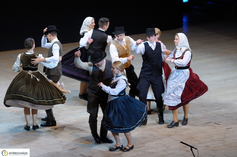 Az Eötvös József Gyakorló Általános Iskola és Gimnázium szalagavató műsora