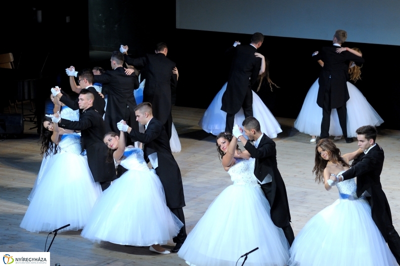 Az Eötvös József Gyakorló Általános Iskola és Gimnázium szalagavató műsora