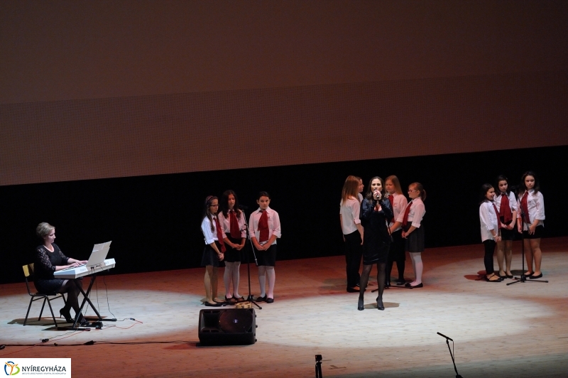 Az Eötvös József Gyakorló Általános Iskola és Gimnázium szalagavató műsora