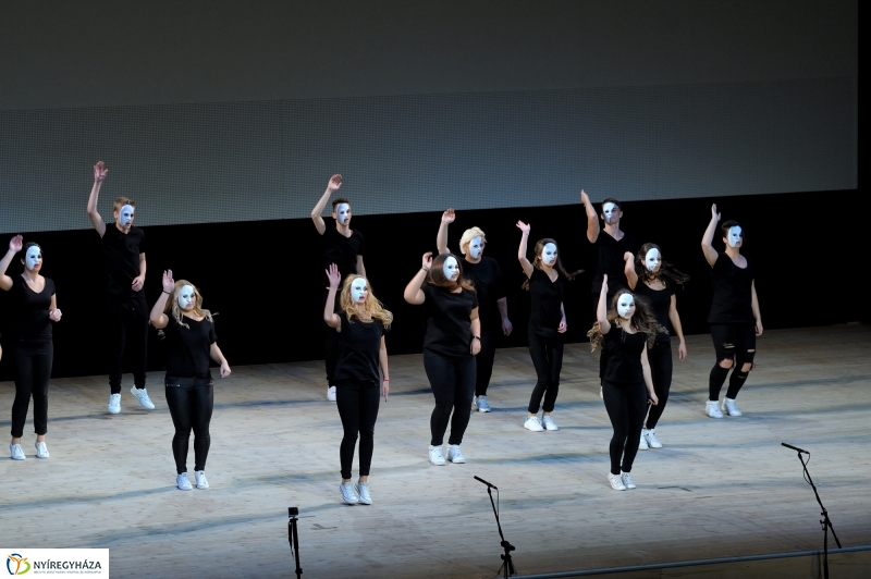 Az Eötvös József Gyakorló Általános Iskola és Gimnázium szalagavató műsora