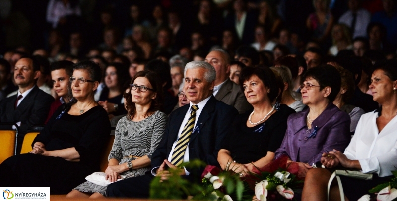 A Zrínyi Ilona Gimnázium szalagavató műsora