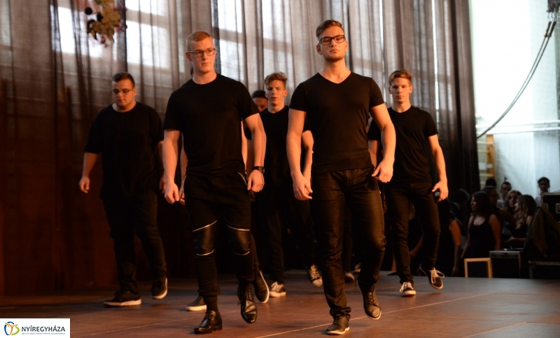 A Zrínyi Ilona Gimnázium szalagavató műsora