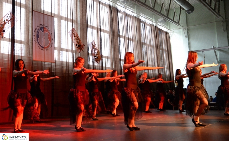 A Zrínyi Ilona Gimnázium szalagavató műsora