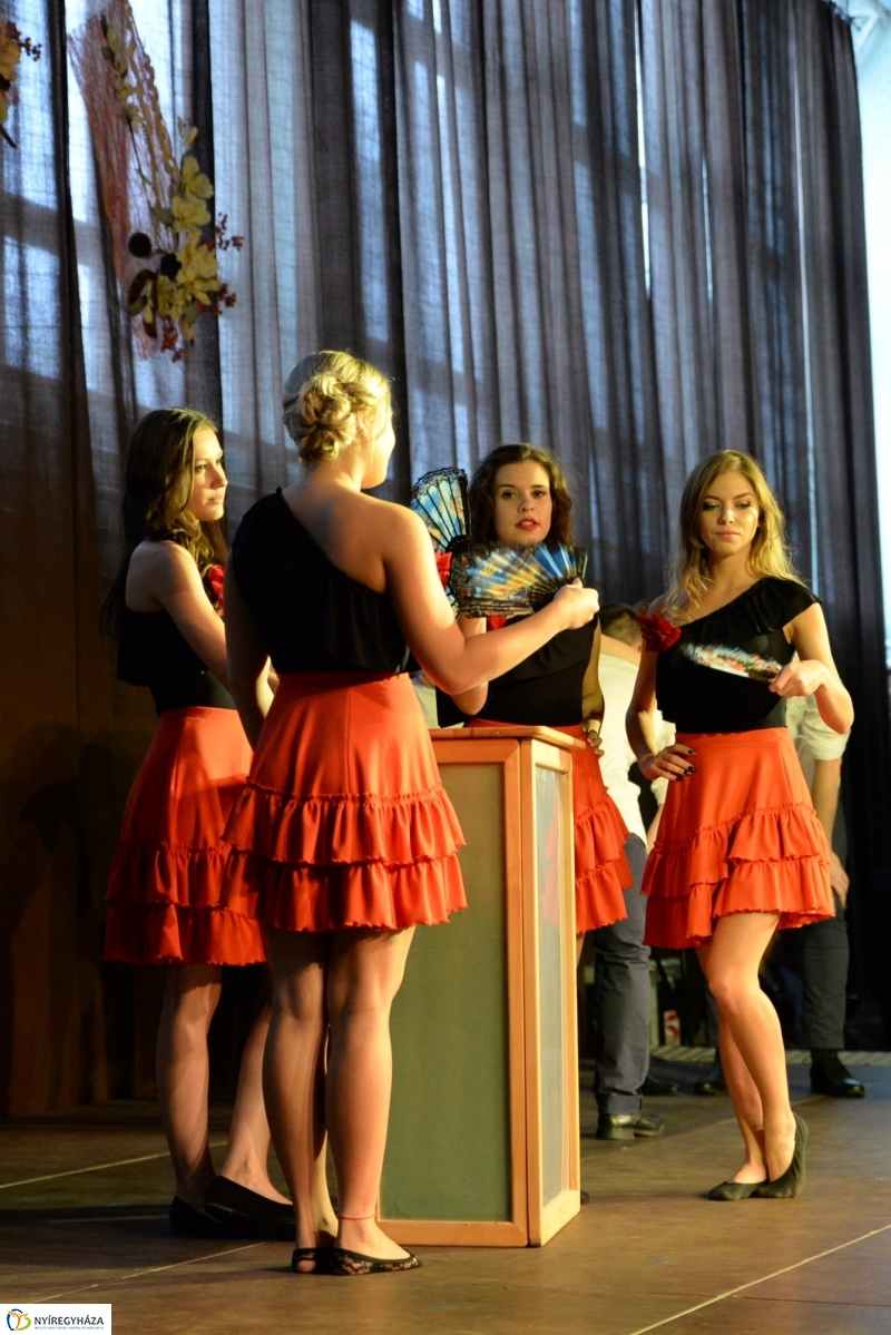 A Zrínyi Ilona Gimnázium szalagavató műsora