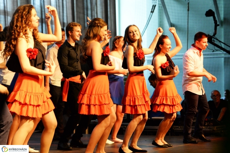 A Zrínyi Ilona Gimnázium szalagavató műsora