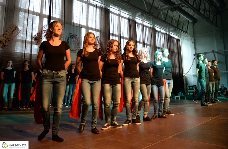 A Zrínyi Ilona Gimnázium szalagavató műsora