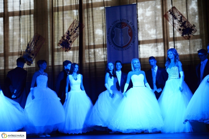 A Zrínyi Ilona Gimnázium szalagavató műsora