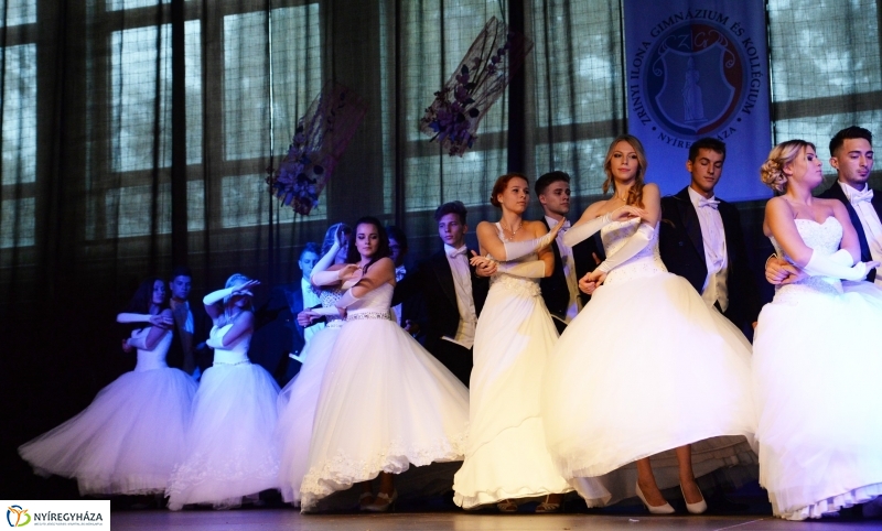 A Zrínyi Ilona Gimnázium szalagavató műsora