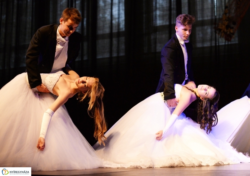 A Zrínyi Ilona Gimnázium szalagavató műsora