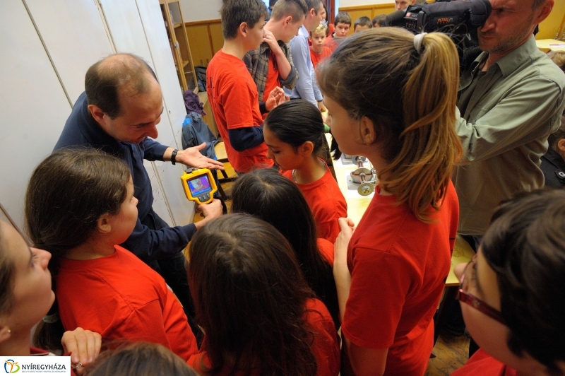 Fizika Roadshow a Kossuth Gimnáziumban