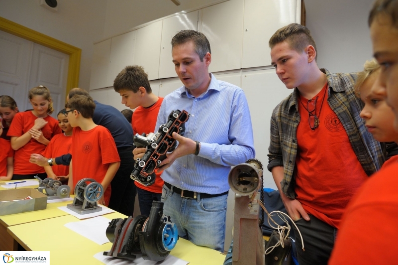 Fizika Roadshow a Kossuth Gimnáziumban