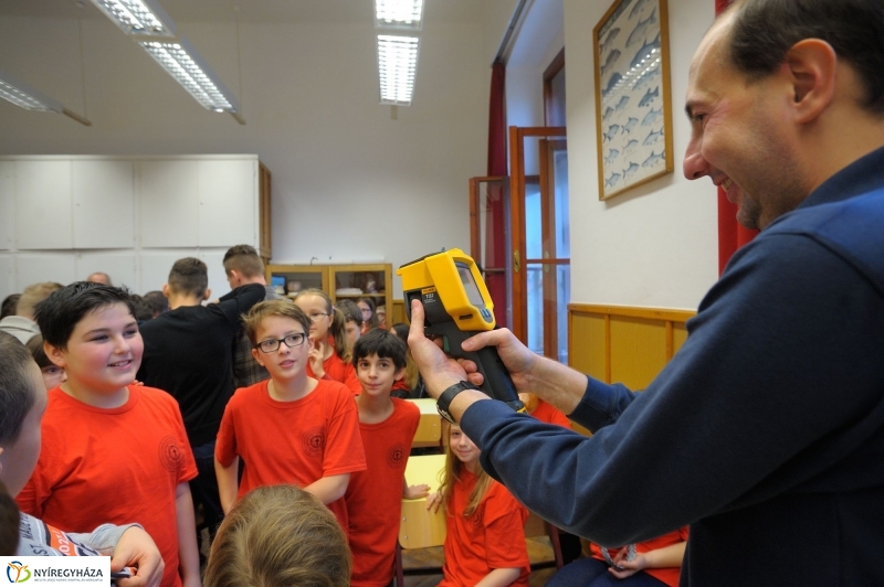 Fizika Roadshow a Kossuth Gimnáziumban