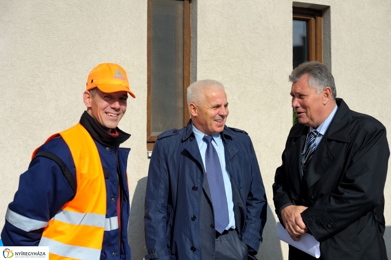 Leaszfaltozzák a parkolót