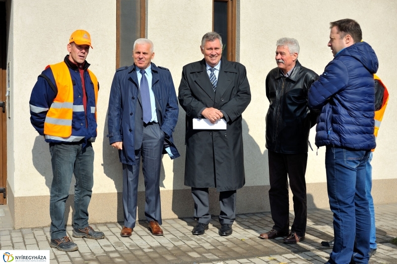 Leaszfaltozzák a parkolót