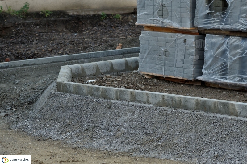 Leaszfaltozzák a parkolót