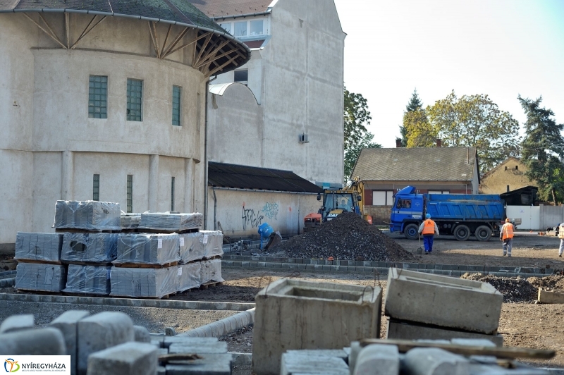 Leaszfaltozzák a parkolót