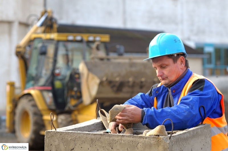 Leaszfaltozzák a parkolót
