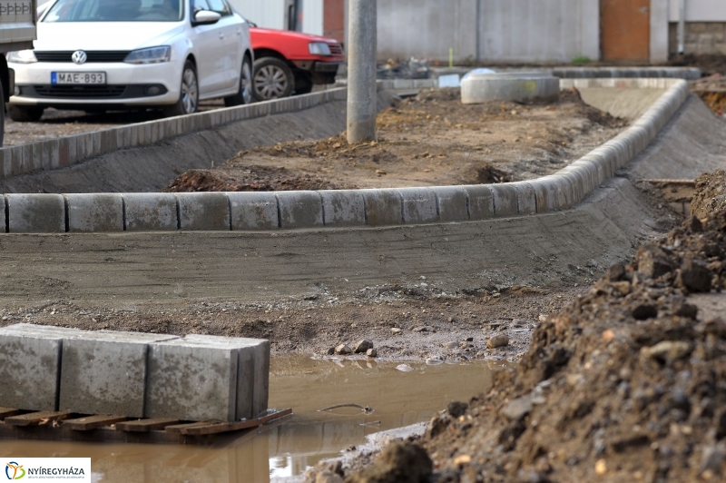 Leaszfaltozzák a parkolót