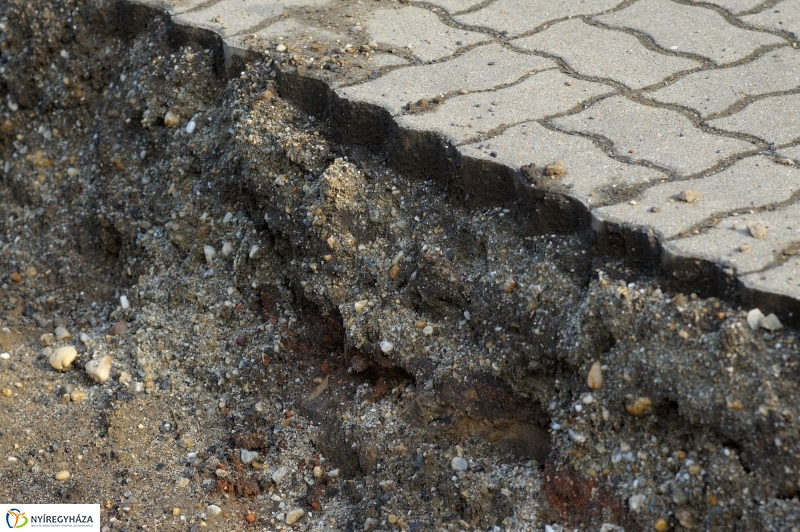 Leaszfaltozzák a parkolót