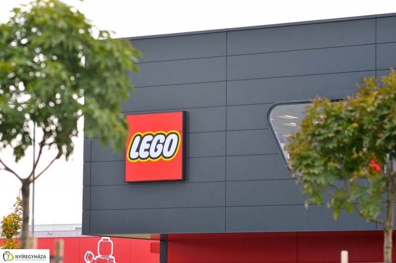 Fejleszt a LEGO