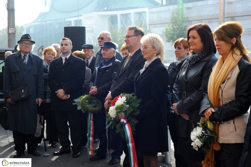 Október 22-i koszorúzások