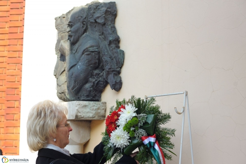 Október 22-i koszorúzások