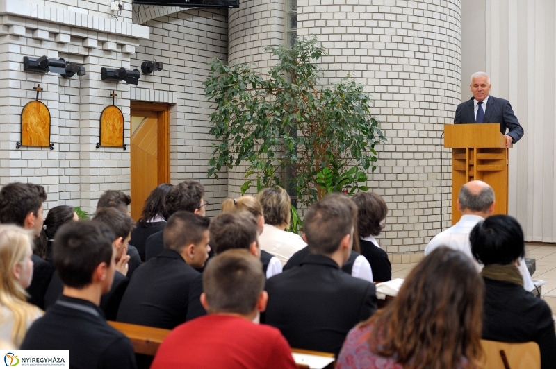 Ünnepi megemlékezés a Szent Imre Gimnáziumban