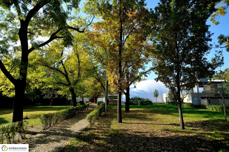 Lefedték a medencét