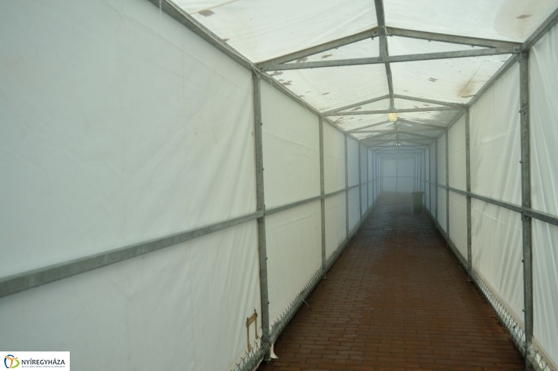 Lefedték a medencét