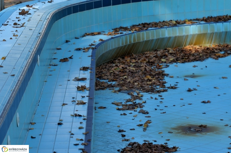 Lefedték a medencét