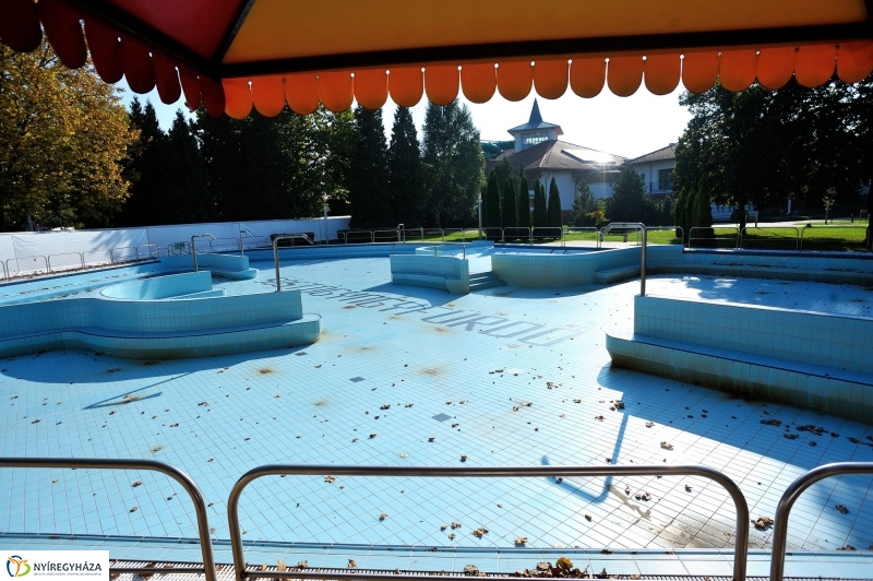 Lefedték a medencét