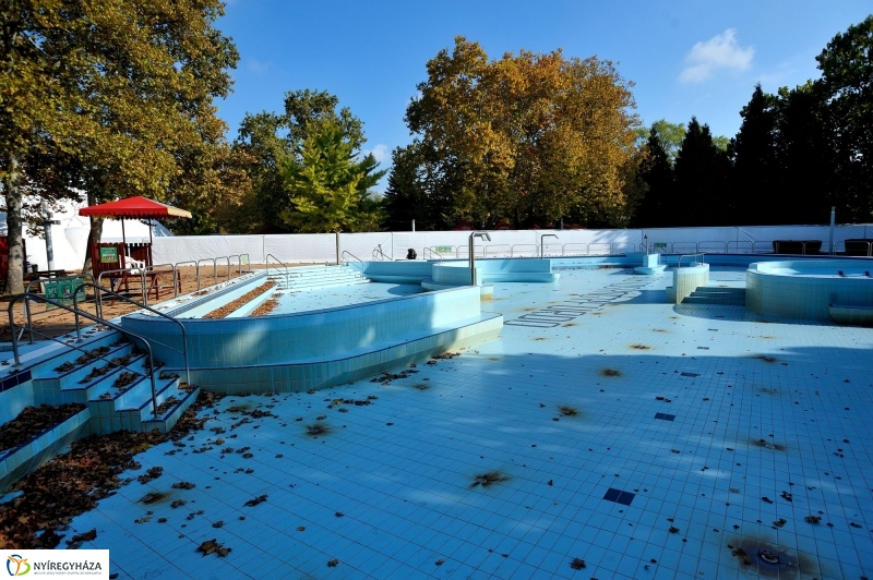 Lefedték a medencét