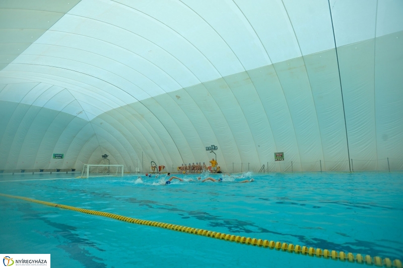 Lefedték a medencét