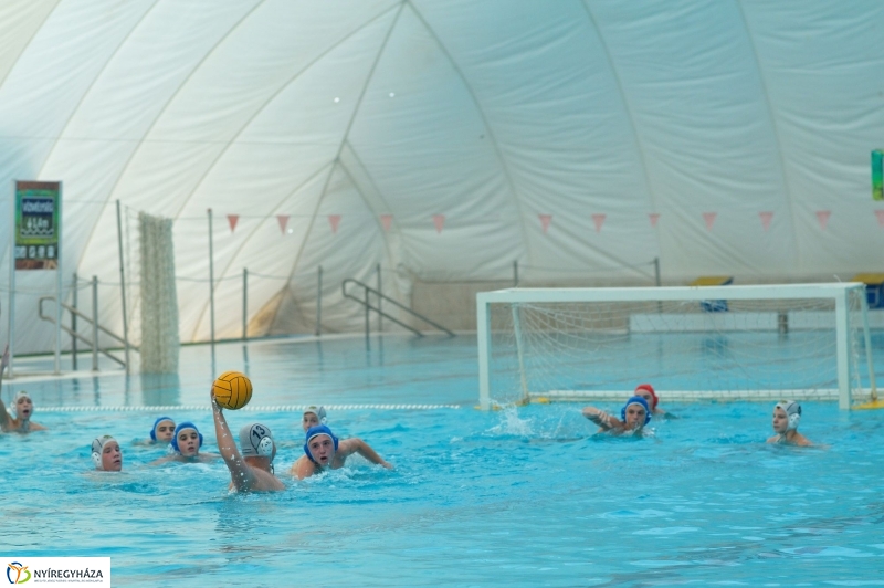 Lefedték a medencét