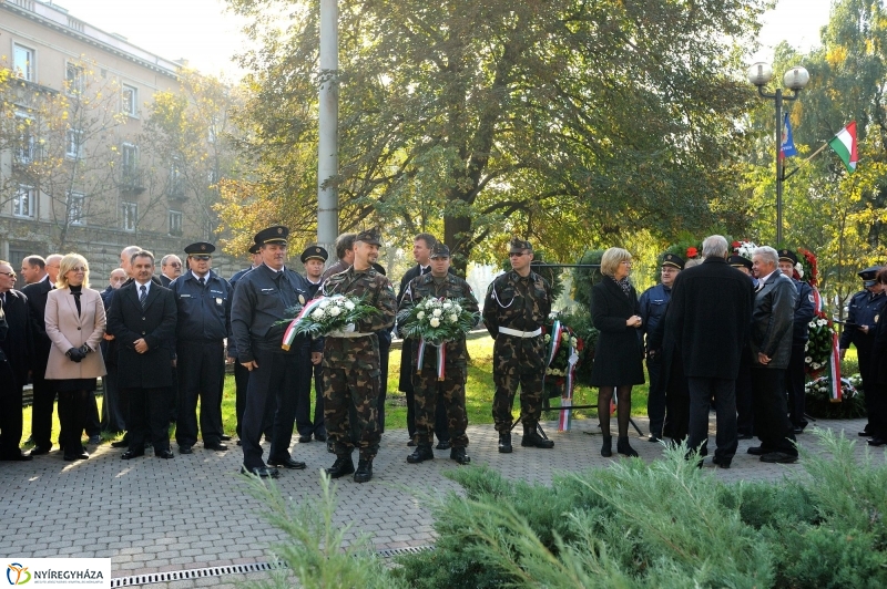 1956-os koszorúzás