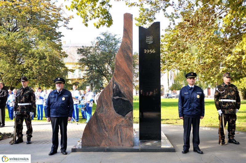 1956-os koszorúzás
