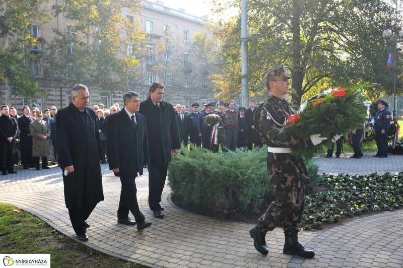 1956-os koszorúzás