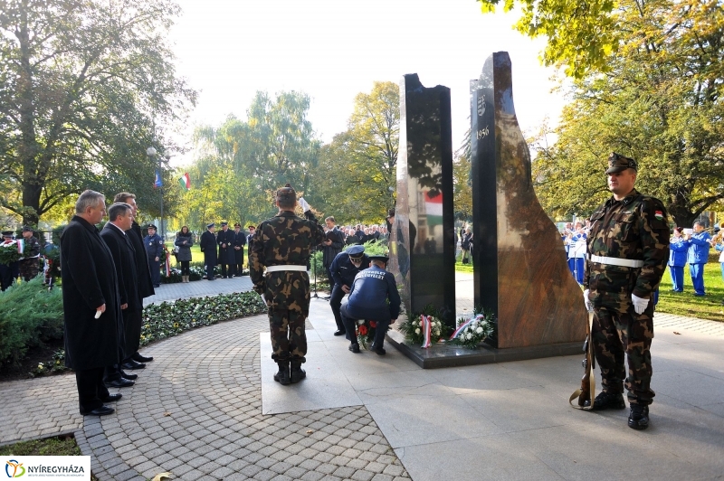 1956-os koszorúzás