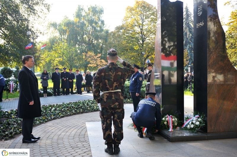 1956-os koszorúzás