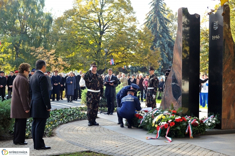 1956-os koszorúzás
