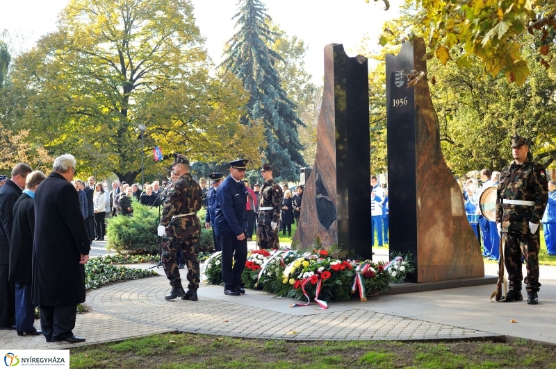 1956-os koszorúzás