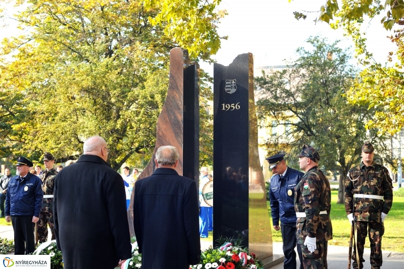 1956-os koszorúzás