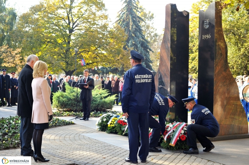 1956-os koszorúzás