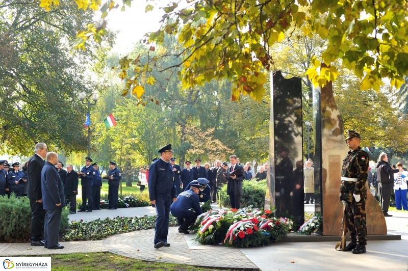 1956-os koszorúzás