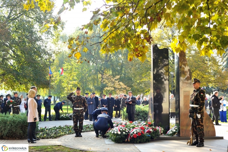 1956-os koszorúzás