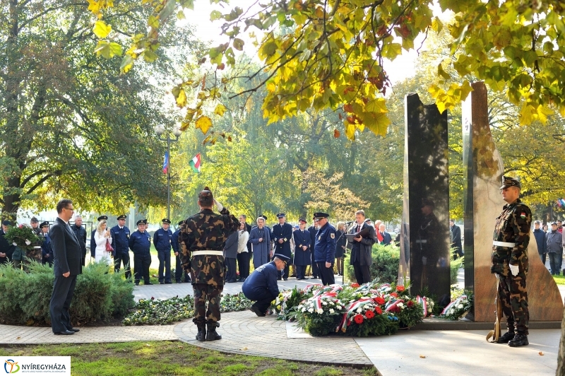 1956-os koszorúzás