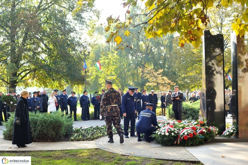 1956-os koszorúzás