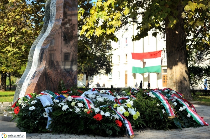1956-os koszorúzás