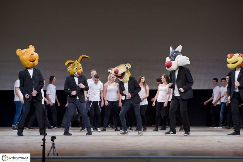 Szalagavató a Széchenyi Szakközépiskolában